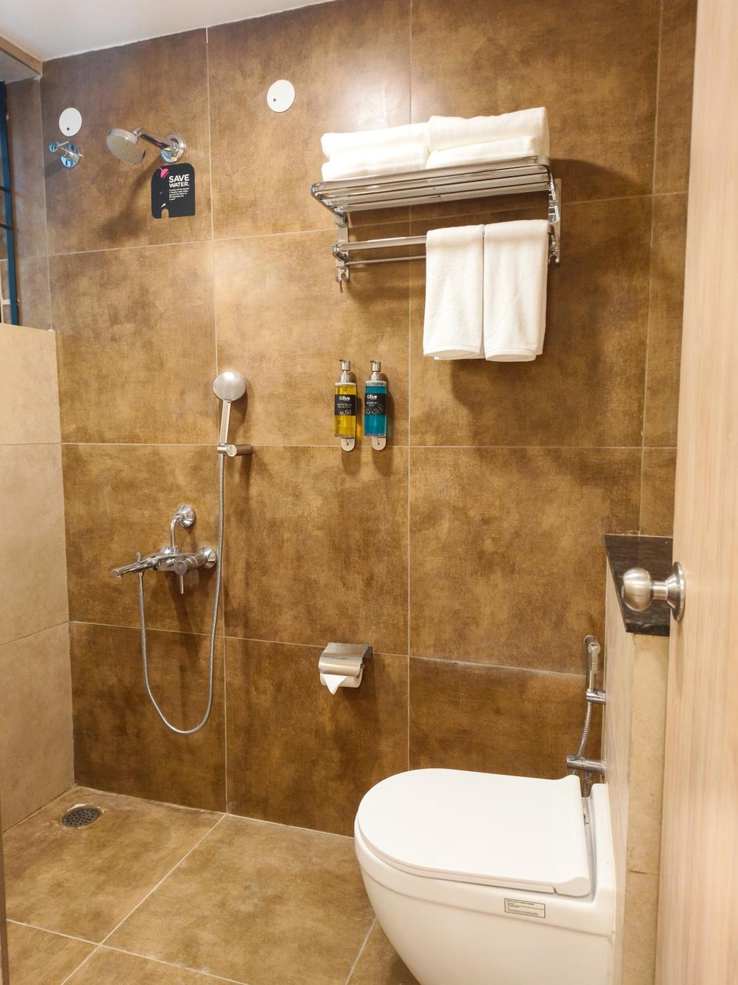 Olive Hotel Millers Road By Embassy Group Bangalore Buitenkant foto